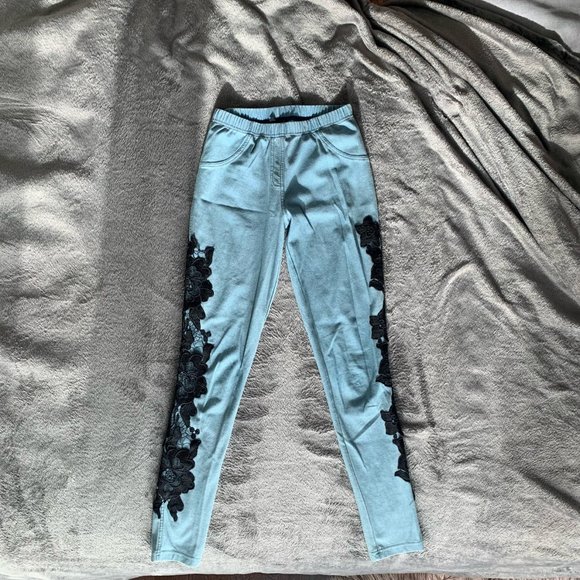 Calzedonia Jean Leggings with Black Lace/Crochet Flowers - Picture 4 of 4